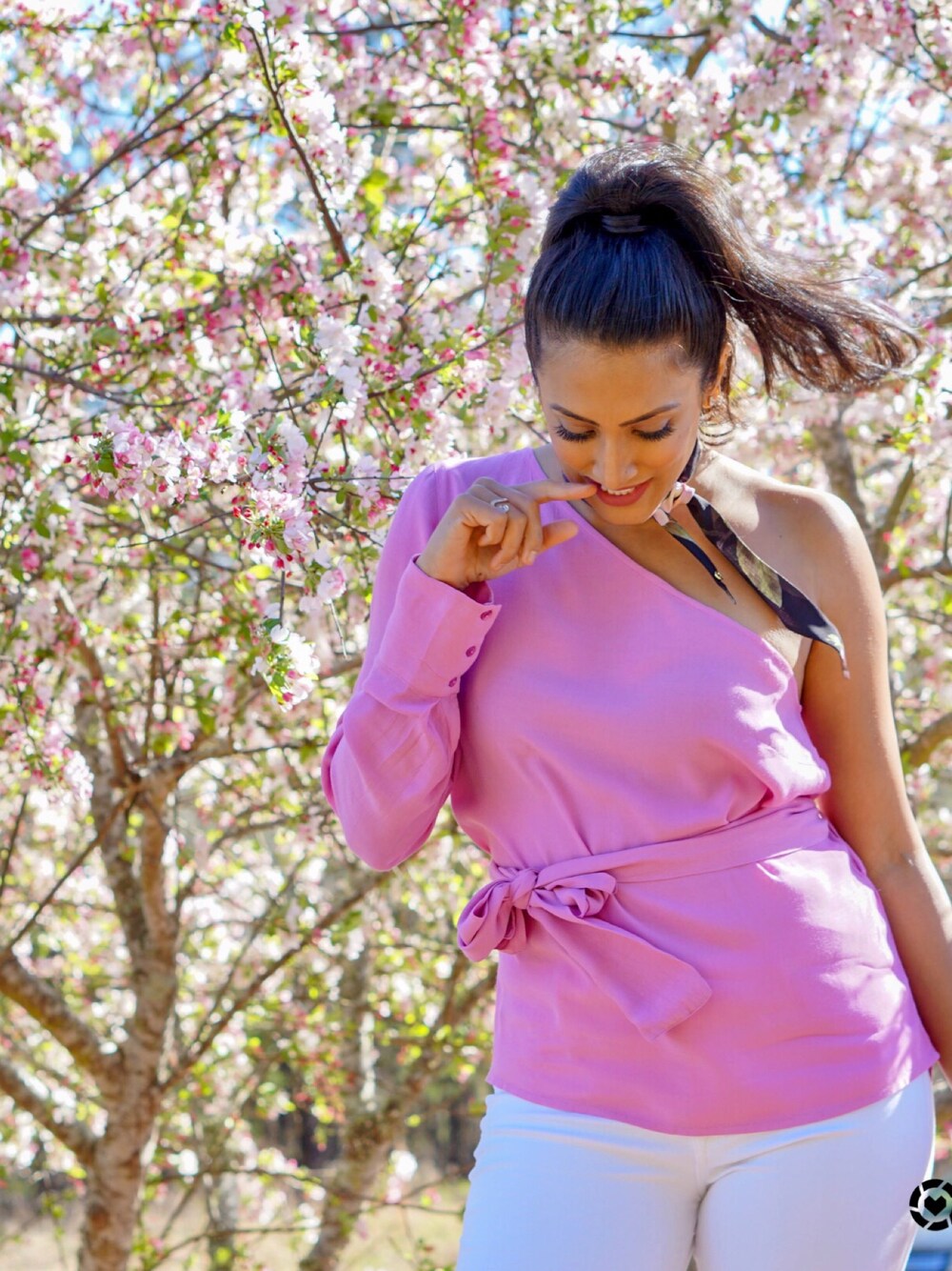 「asos、asseenonme、pink、asymetrical、springstyle、womenswear、pretty」｜「asosのアイテム（シャツ/ブラウス、ピンク系）」を使った、Chicks And Salsaさん（レディース・170cm）の春コーディネートの1枚目の写真