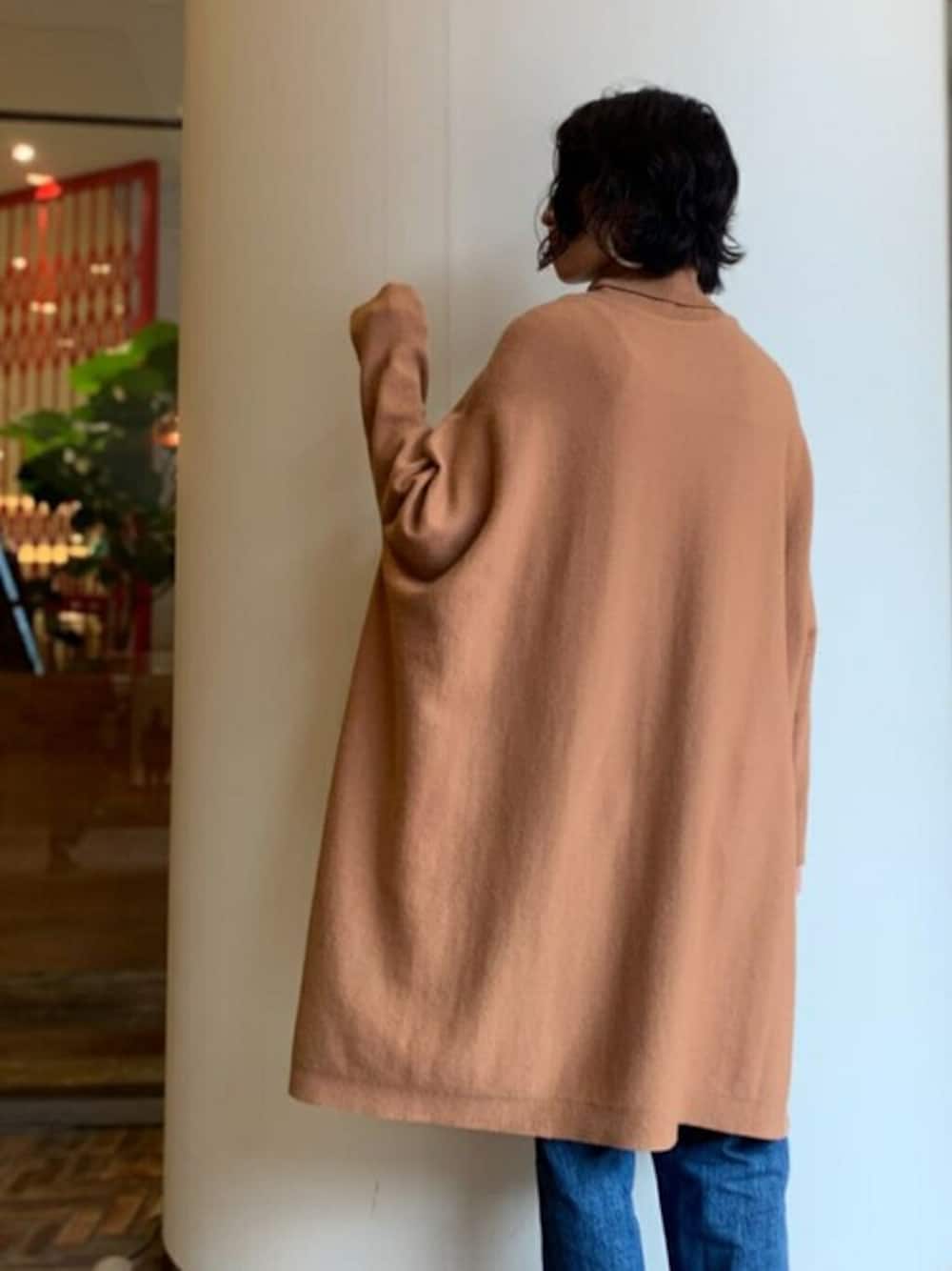 「ピアス、リラックス、タートルニット、タートルネック、タートル、ゆったり、シンプルニット、デニムバギー、BIGニット、true nyc.」｜「BEARDSLEYのBIGニットハイネック（ニット/セーター、イエロー系）」を使った、rinonさん（レディース・163cm）の秋コーディネートの1枚目の写真