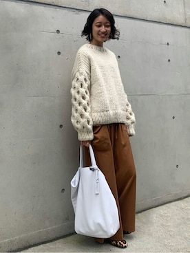 「サテンパンツ」｜「アイテム（その他シューズ）」を使った、rinonさん（レディース・163cm）の秋コーディネート