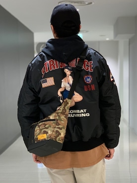 「バックプリント」｜「アイテム（MA-1）」を使った、Kenichiさん（メンズ・177cm）の秋コーディネート