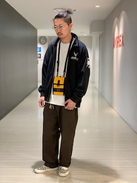 「ラフスタイル」｜「アイテム（財布/小物）」を使った、Kenichiさん（メンズ・177cm）の春コーディネート