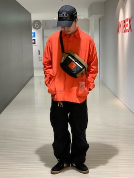 「AVIREX（アヴィレックス）のアイテム（キーケース/キーアクセサリー）」を使った、Kenichiさん（メンズ・177cm）の春コーディネート