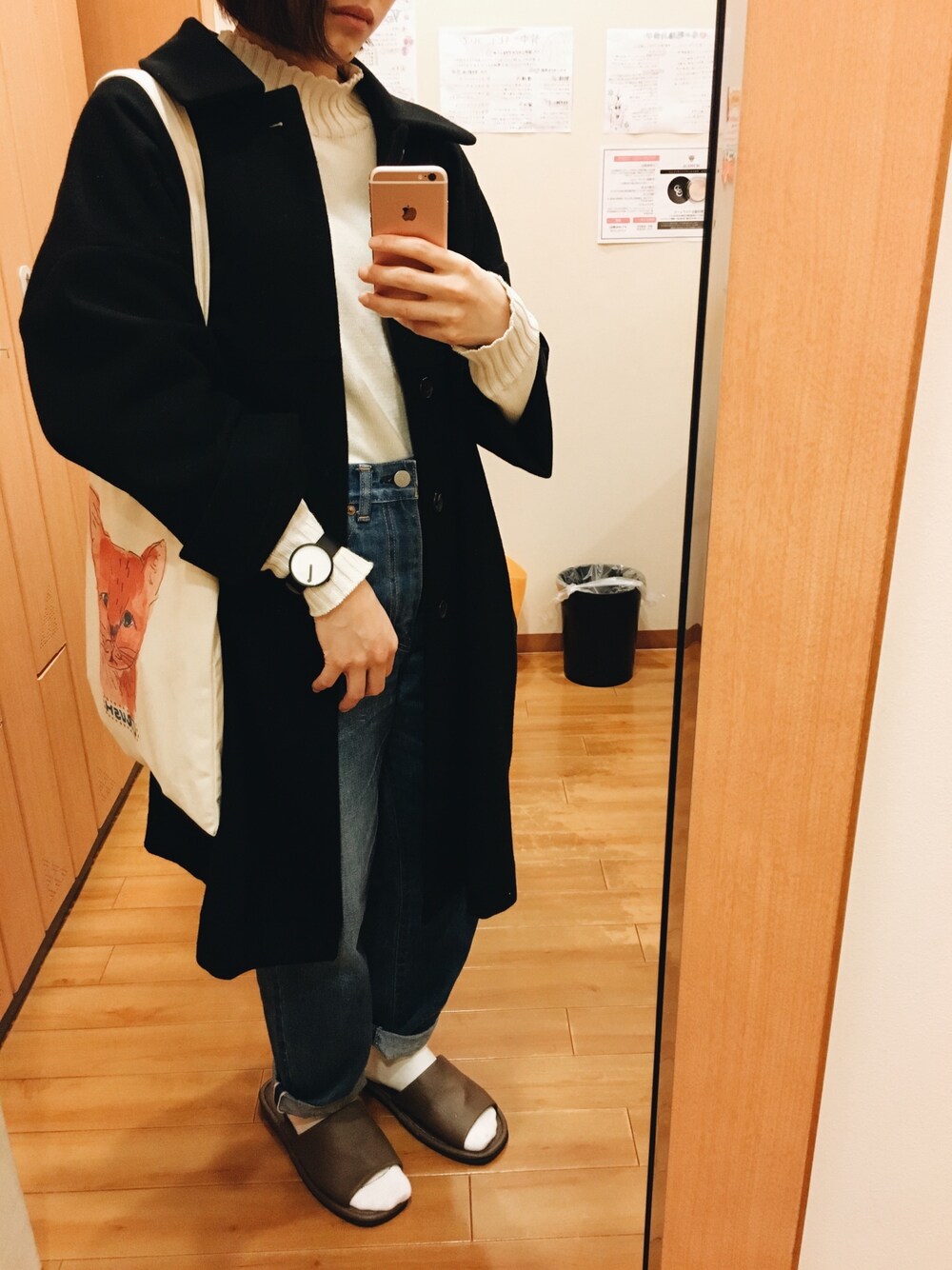 「カジュアル、オトナ女子、シンプル、デニム、シンプルコーデ」｜「PICTOのPICTO / ピクト　　　　　　　　　　　　 Watch 43379（アナログ腕時計、ホワイト系）」を使った、a y u さん（レディース・157cm）の冬コーディネートの1枚目の写真