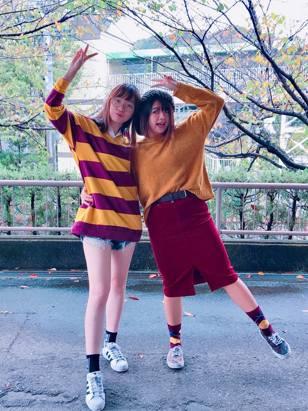 「東山動物園」｜「GUのアイテム（スカート、レッド系）」を使った、かおるさん（レディース・163cm）の秋コーディネートの1枚目の写真