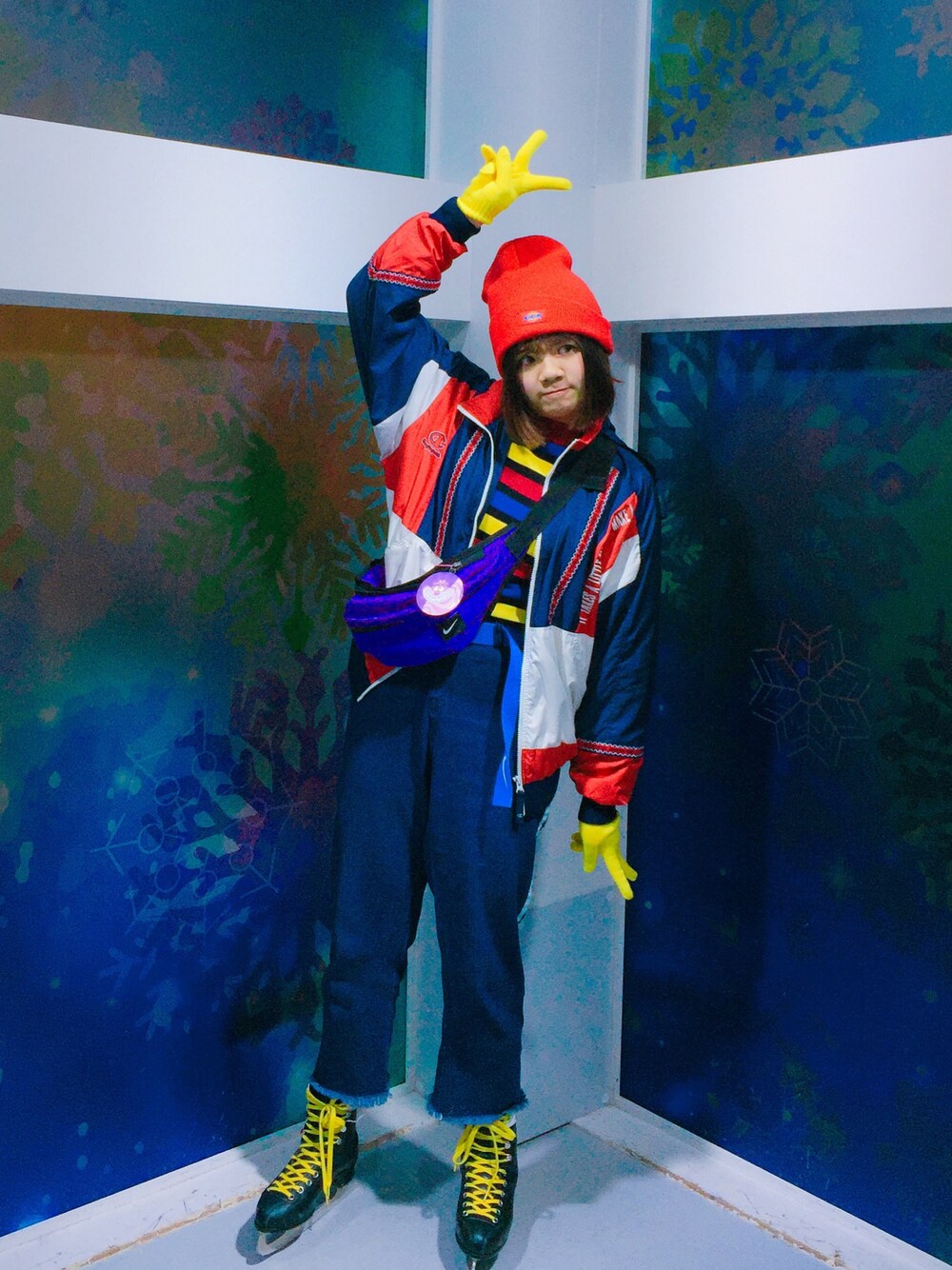「NIKEのアイテム（ボディバッグ/ウエストポーチ、パープル系）」を使った、かおるさん（レディース・162cm）の冬コーディネートの1枚目の写真