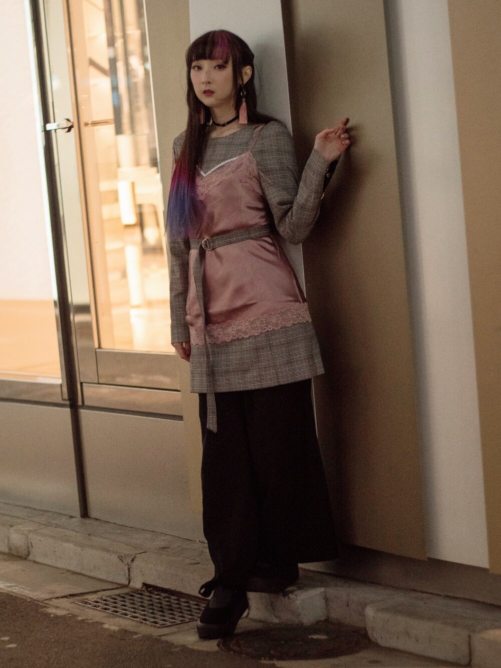 「スーツスタイル、ランジェリー、ランジェリーキャミソール、原宿、東京、Rinrindoll、ストリート、ストリートMIX、重ね着、着こなし」｜「intimissimiのアイテム（アンダーウェア、ピンク系）」を使った、RinRin Dollさん（レディース・165cm）の夏コーディネートの1枚目の写真