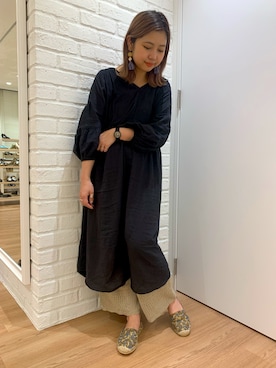 「黒ワンピ」｜「アイテム（スリッポン）」を使った、ORientalTRafficプレスさん（レディース・159cm）の春コーディネート