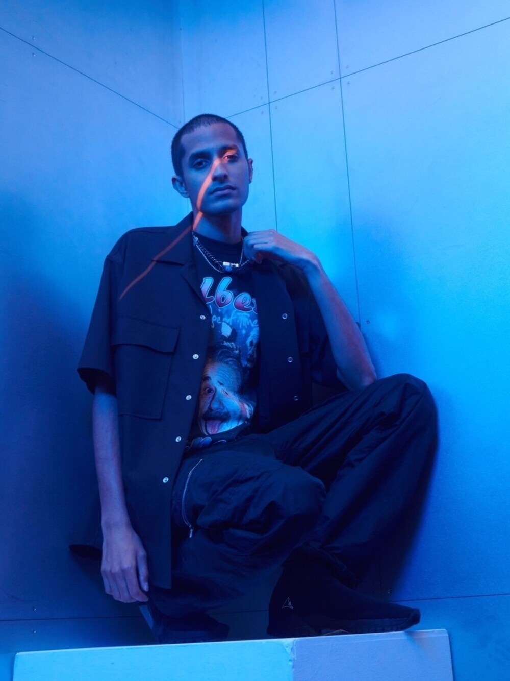 「やっぱりストリートが好き、ストリート、alyx、黒、宇宙、アインシュタイン、ラフ、travisscott、ラッパー、近未来」｜「1017 ALYX 9SMのアイテム（ネックレス、シルバー系）」を使った、Lisasさん（メンズ・180cm）の秋コーディネートの1枚目の写真