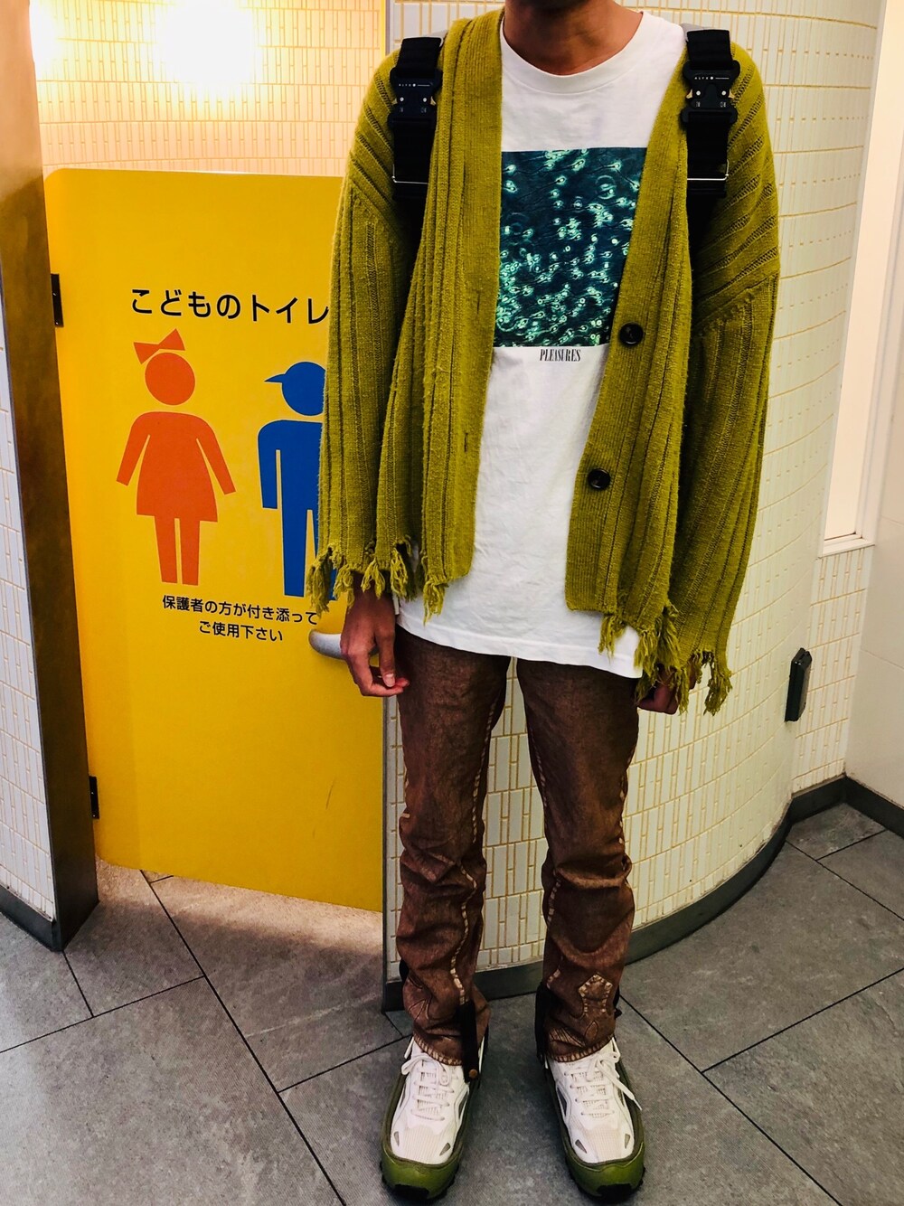 「秋のコーデ、カーディガン、ゴルチエ、グランジ、古着MIX、やっぱりストリートが好き、alyx、RAF SIMONS、グリーン、ウエスタンパンツ」｜「Jean Paul Gaultierのアイテム（デニムパンツ、ブラウン系）」を使った、Lisasさん（メンズ・180cm）の秋コーディネートの1枚目の写真