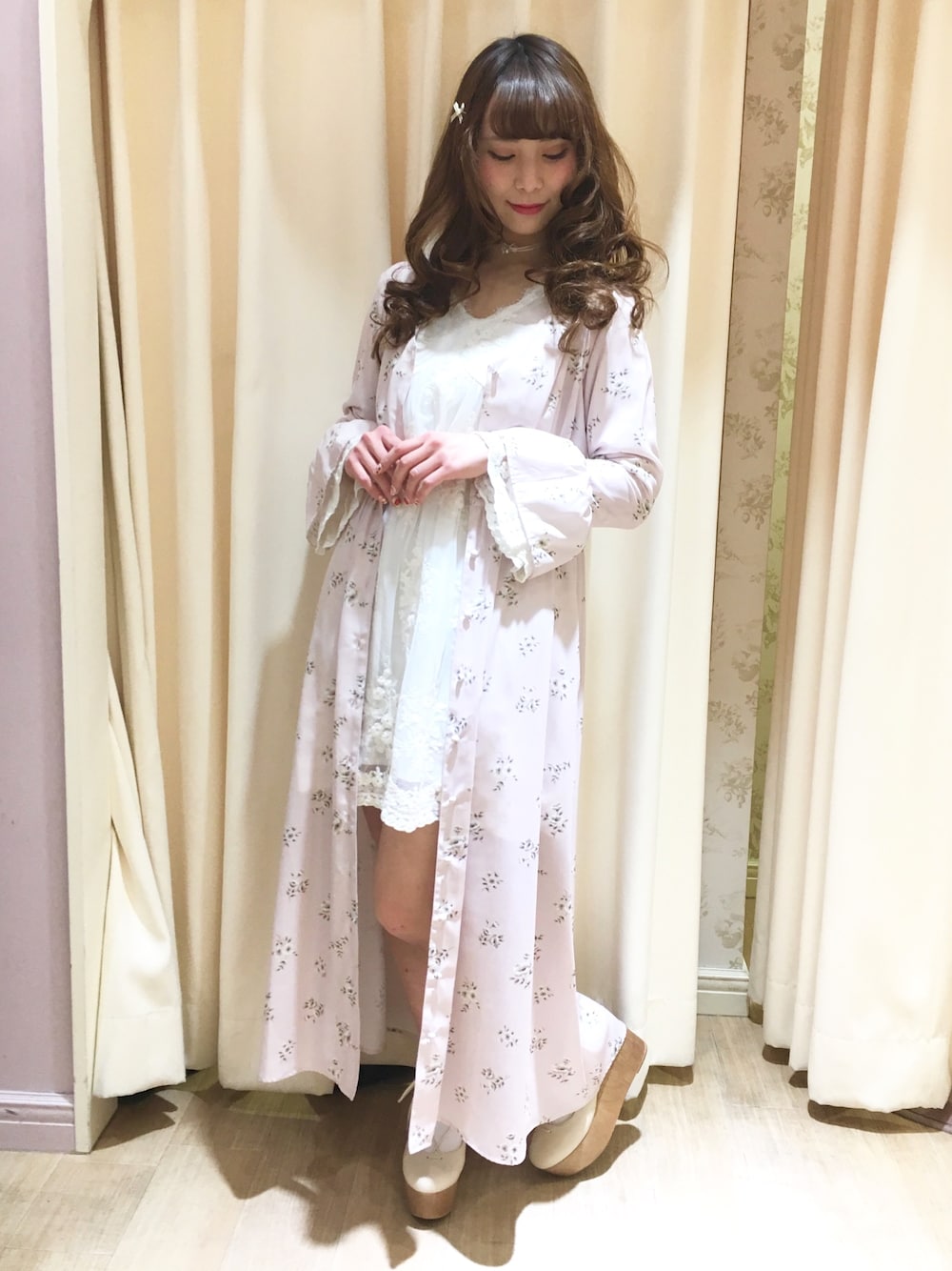 「春コーデ、レース、ワンピース、ピンク、シャツワンピ、花柄、ホワイト、ヴィンテージ」｜「Ank Rougeのアイテム（シャツワンピース、ピンク系）」を使った、m a y u さん（レディース・158cm）の冬コーディネートの1枚目の写真