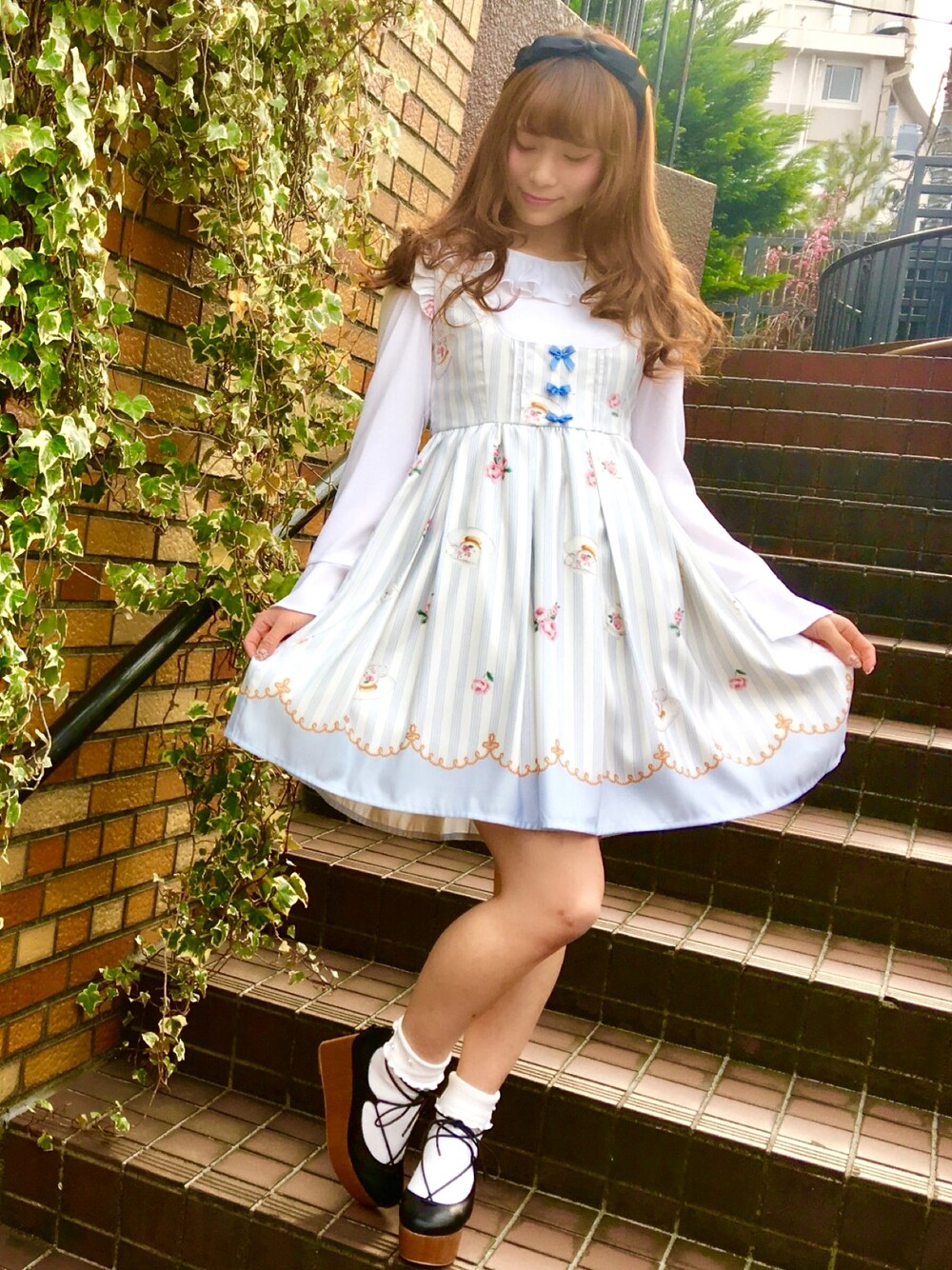「春コーデ、ブルー、ブラウス、ジャンスカ、ガーリー、厚底、カチューシャ」｜「Ank Rougeのアイテム（ワンピース、ブルー系）」を使った、m a y u さん（レディース・158cm）の春コーディネートの1枚目の写真
