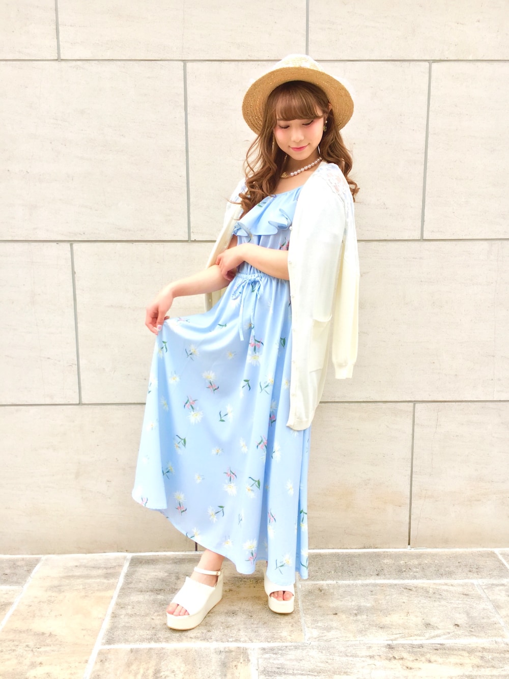 「オトナ女子、大人コーデ、ワンピース、花柄、オフショル、カーディガン、ブルー、ハット、ブルー x ホワイト、パールネックレス」｜「Ank Rougeのアイテム（ハット、ホワイト系）」を使った、m a y u さん（レディース・158cm）の春コーディネートの1枚目の写真