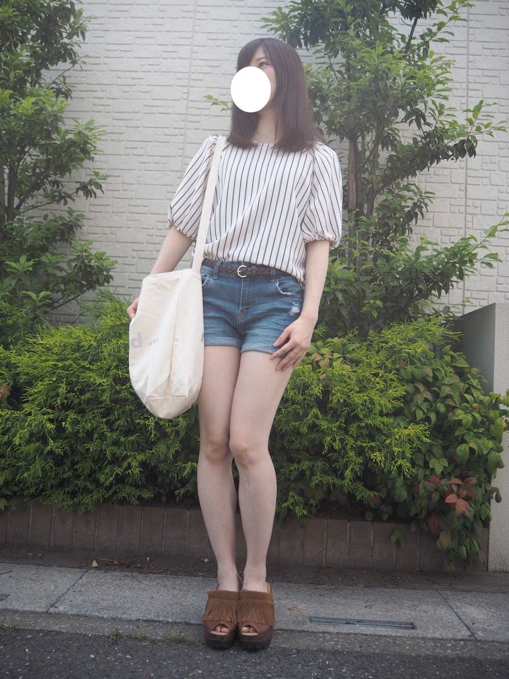 「ストライプ、デニムショーパン、夏コーデ、Dayoff、like4like、outfit」｜「NATURAL BEAUTY BASICのオフショルダーボリュームスリーブブラウス（シャツ/ブラウス、ホワイト系）」を使った、めいぷるさん（レディース・160cm）の夏コーディネートの1枚目の写真