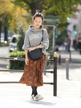 「URBAN RESEARCH（アーバンリサーチ）のボリュームスリーブロゴスウェット（パーカー）」を使った、ameme URBAN RESEARCHさん（レディース・162cm）の秋コーディネート