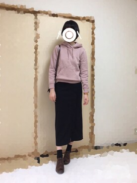 「プルオーバーパーカー」｜「アイテム（アナログ腕時計）」を使った、mi-nさん（レディース・175cm）の冬コーディネート