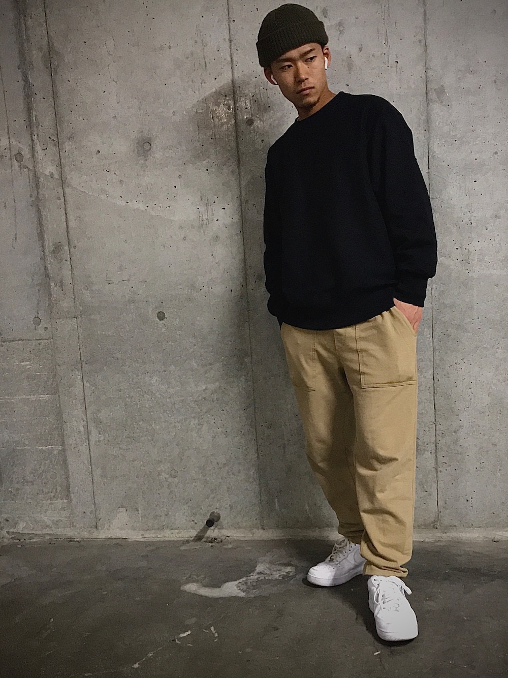 「シンプルコーデ、大学生、プチプラコーデ、今日のコーデ、スニーカーコーデ、ニット帽、UNIQLO、GU、やっぱりストリートが好き、おしゃれさんと繋がりたい」｜「GUのアイテム（ジャージ、ブラック系）」を使った、fukuさん（メンズ・169cm）の秋コーディネートの1枚目の写真