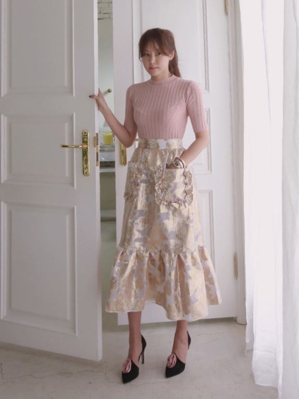 「ニット、スカート、 フリル、五分袖、オトナカジュアル、韓国ブランド、11am、 韓国ファッション、大人きれいめ、2017ss」｜「スリム5分袖リブニット（ニット/セーター、ピンク系）」を使った、11AMさん（レディース・160cm）の冬コーディネートの1枚目の写真