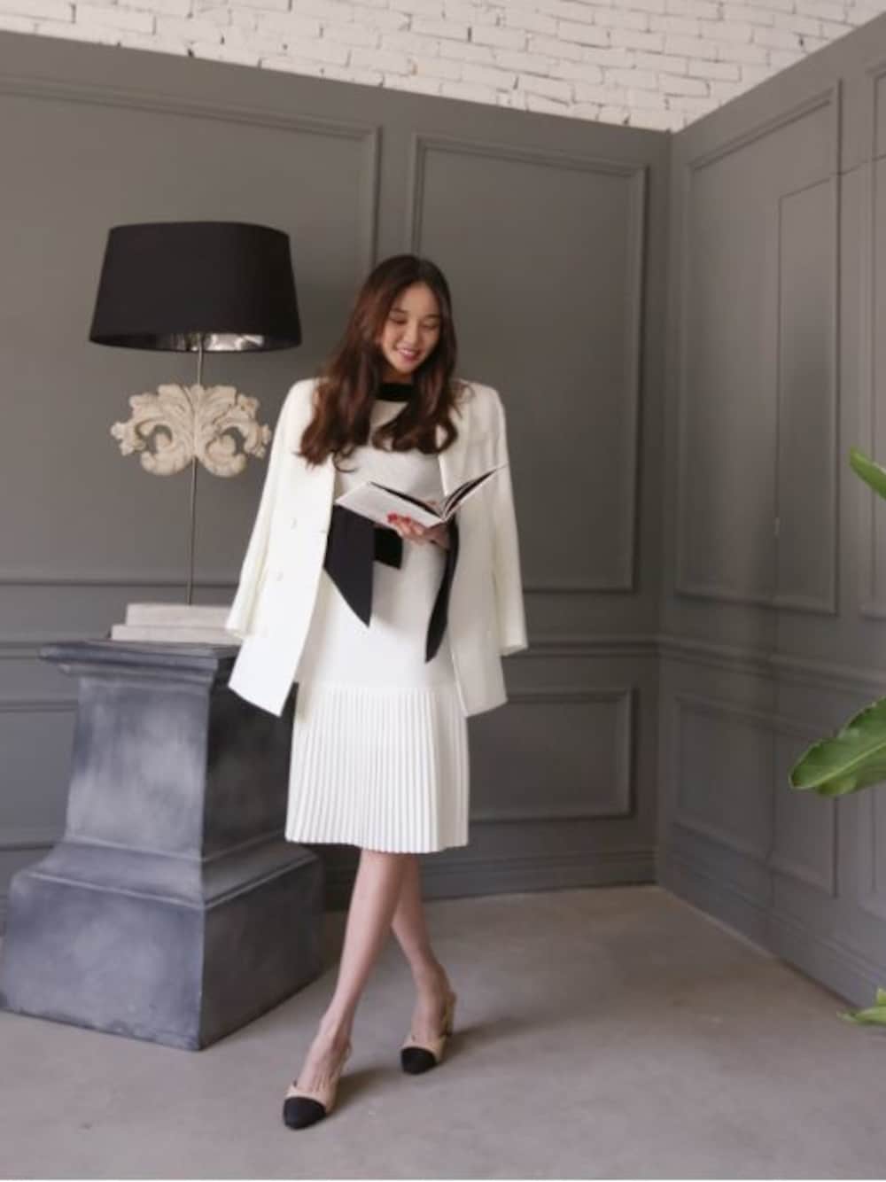 その他のニット/セーター、その他のスカートを着用したレディースの春コーディネートの1枚目の写真