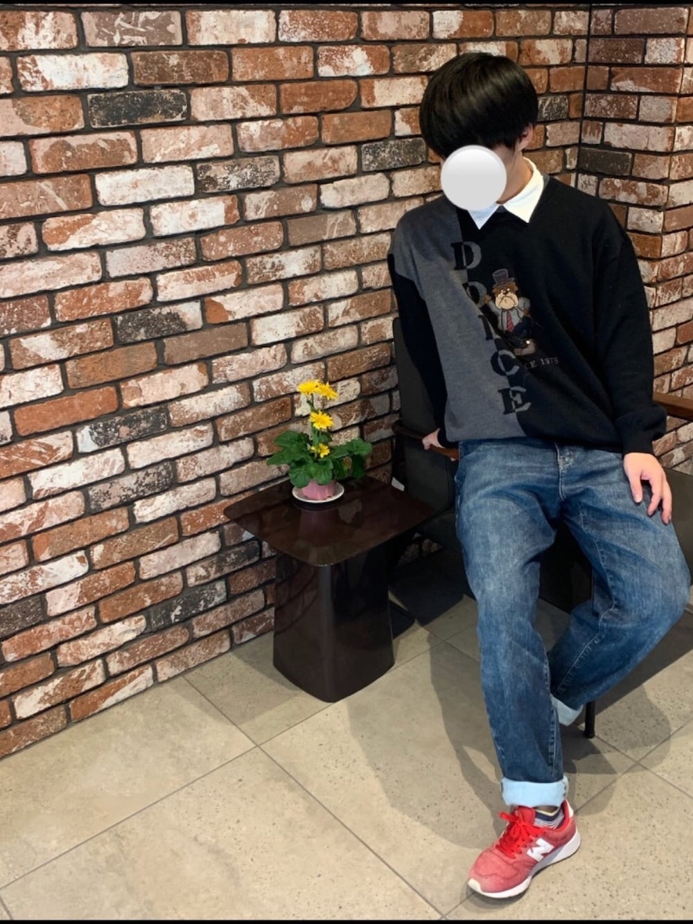 「冬コーデ、おしゃれさんと繋がりたい、キレイめ、いいね、save、フォローお願いします🤑、秋コーデ、オトナカジュアル、カジュアルコーデ、ニット、UNIQLO、大学生」｜「UNIQLOのプレミアムリネンシャツ（長袖）（シャツ/ブラウス、ホワイト系）」を使った、えびちゃんさん（メンズ・169cm）の秋コーディネートの1枚目の写真
