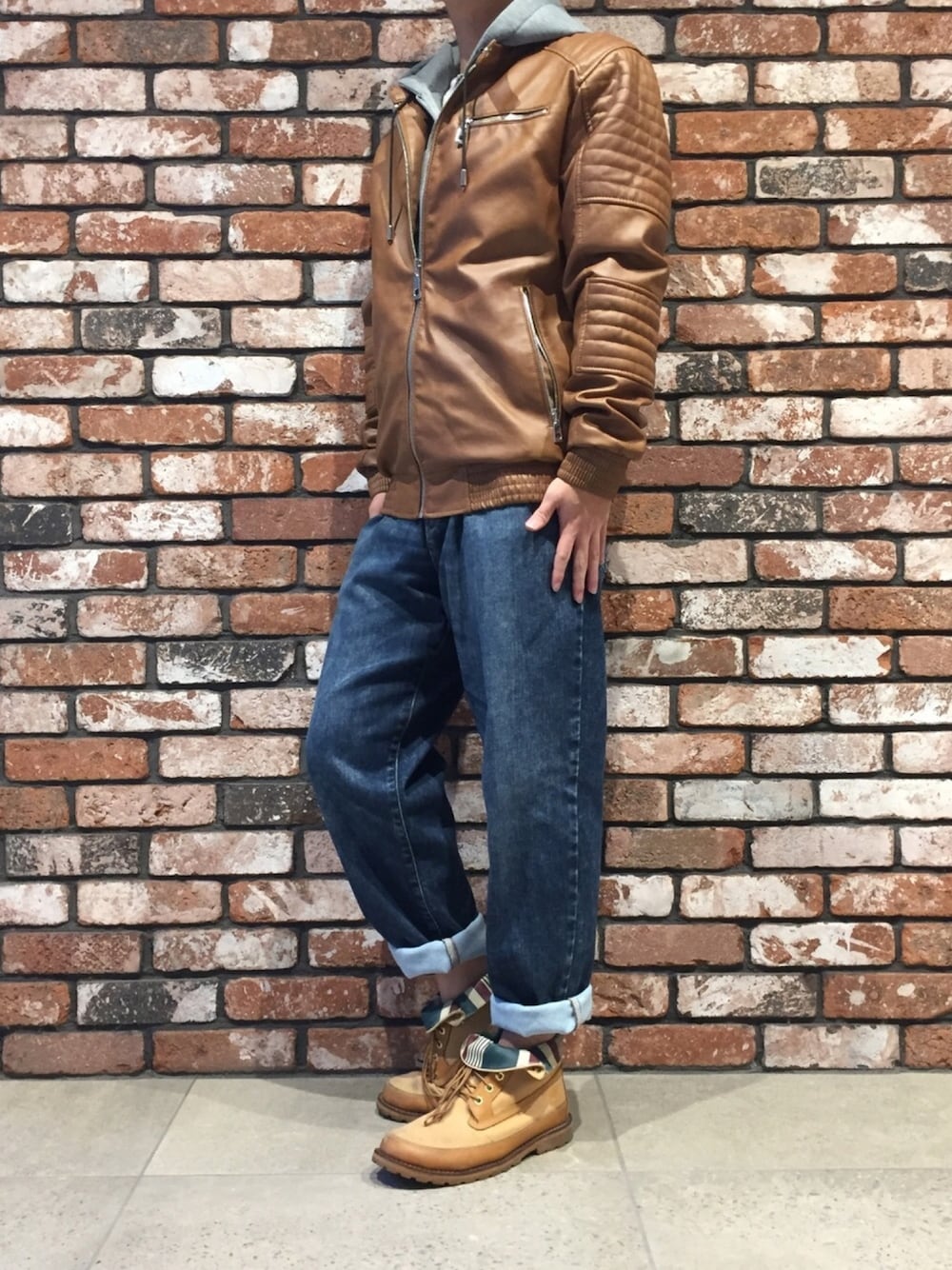 「大人コーデ、シンプル、ブラウン、今日のコーデ、お洒落さんとつながりたい、シンプルコーデ、大学生、秋のコーデ、冬コーデ、ベージュ」｜「Timberlandのアイテム（シューズ、ブラウン系）」を使った、えびちゃんさん（メンズ・169cm）の冬コーディネートの1枚目の写真