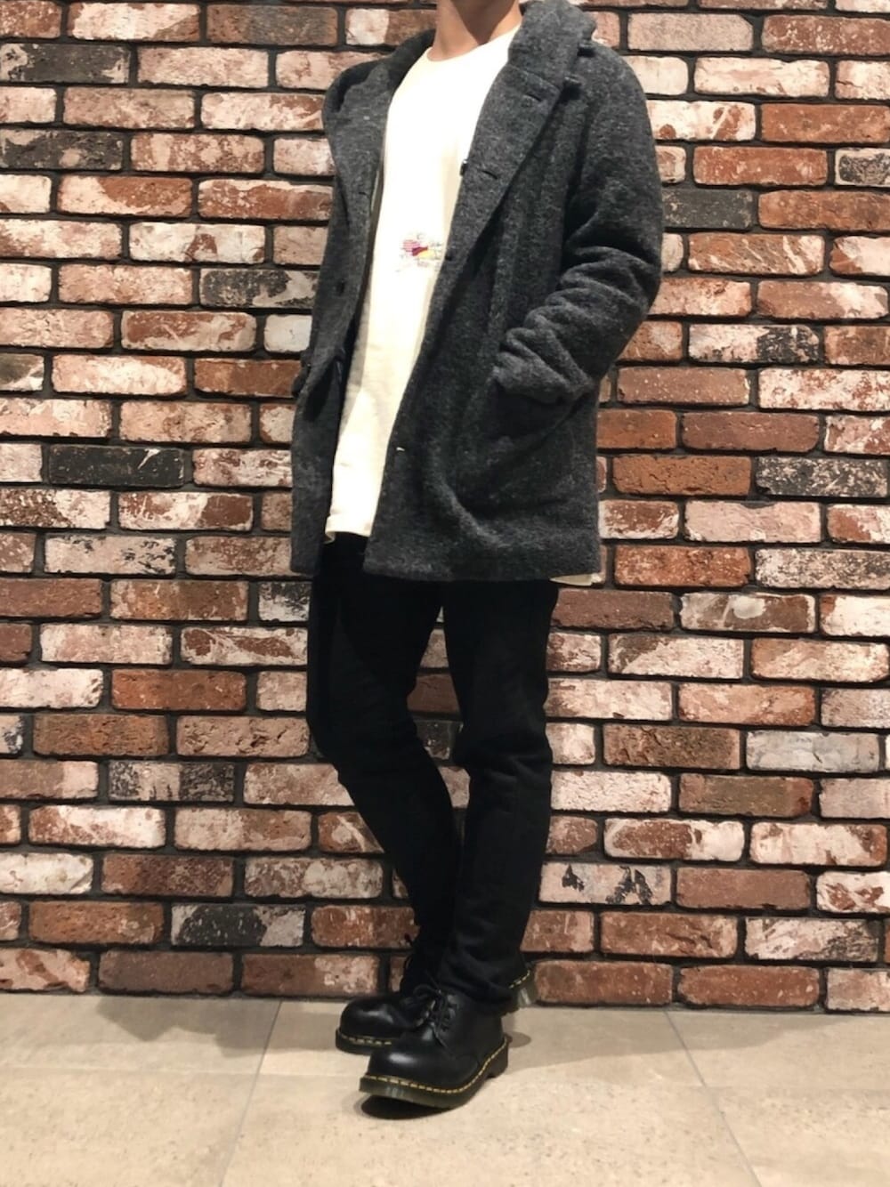 「シンプルコーデ、春コーデ、カジュアルコーデ、お洒落さんとつながりたい、大人コーデ、休日スタイル、冬コーデ、黒、きれいめカジュアル、オトナカジュアル」｜「Dr. MartensのAIRWAIR ドクターマーチン 1461 BEX 3EYE SHOE BLACK（ブーツ、ブラック系）」を使った、えびちゃんさん（メンズ・169cm）の春コーディネートの1枚目の写真