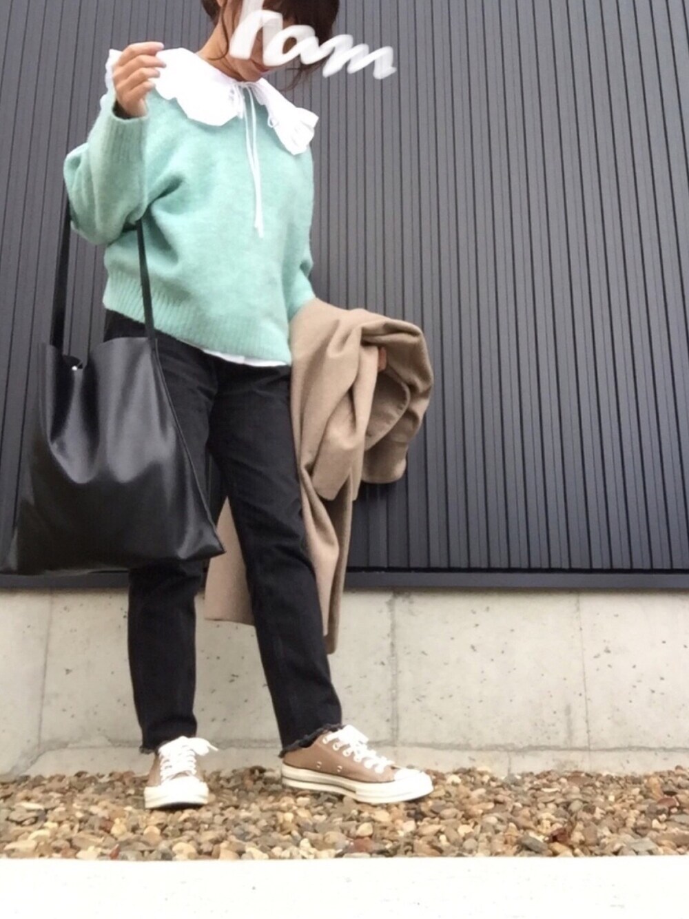 「ビッグシルエット、ロングコート、ZARA、ビッグカラー、ニット、エメラルドグリーン、GU、フリンジデニム、ct70、年末WEAR感謝祭」｜「GUのヘアリーセーター、XL（ニット/セーター、グリーン系）」を使った、HaMさん（レディース・155cm）の秋コーディネートの1枚目の写真
