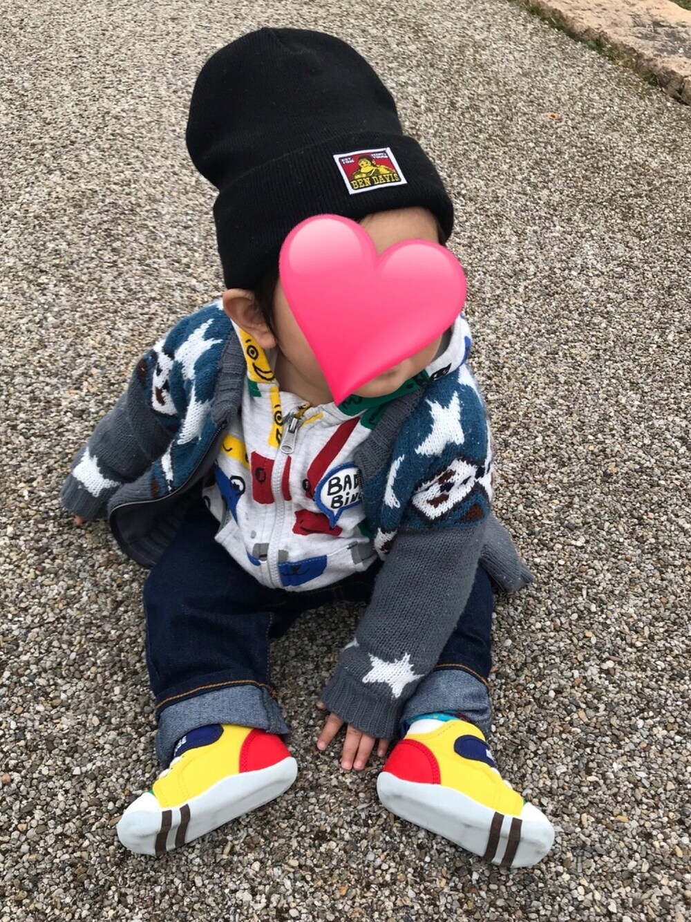 「ZARA KIDSのアイテム（パーカー、ホワイト系）」を使った、ミィさん（キッズ・80cm）の春コーディネートの1枚目の写真