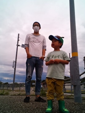 「PPFM（ピーピーエフエム）のアイテム（トップス）」を使った、よく食べ寝て音楽聴き旅ほぼデニムさん（メンズ・180cm）の春コーディネート