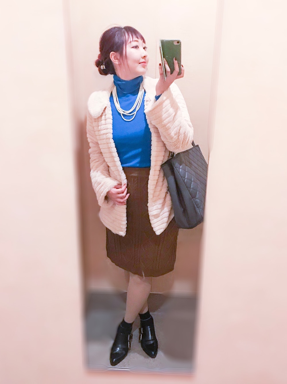 「仕事着A」｜「UNIQLOのエクストラファインメリノリブタートルセーター（ニット/セーター、ブルー系）」を使った、ryocoさん（レディース・163cm）の夏コーディネートの1枚目の写真