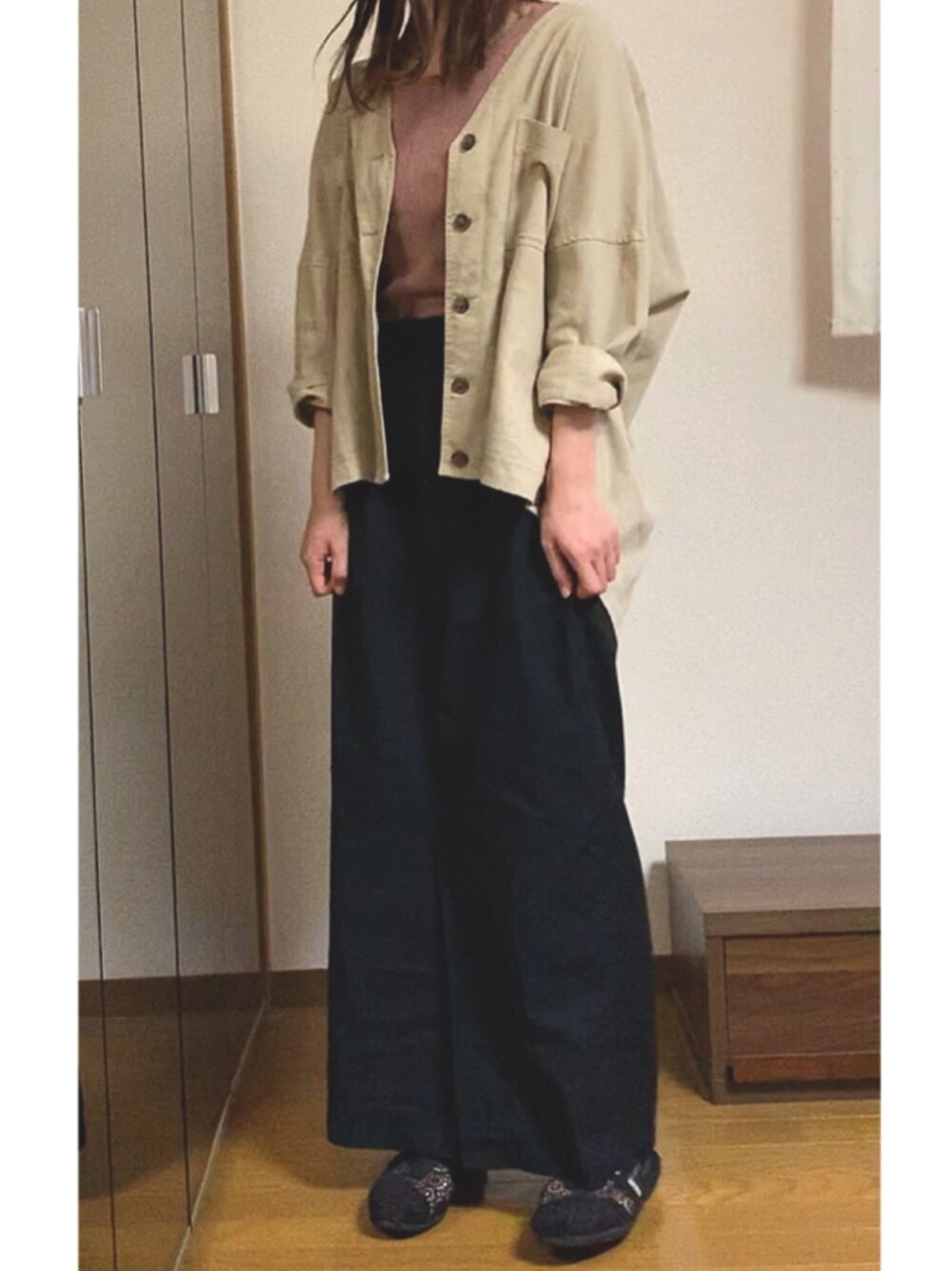 「オトナカジュアル、カジュアル、ラフ、スカート、ベージュコーデ」｜「Omekashiのノーカラーリネンシャツジャケット（ノーカラージャケット、ベージュ系）」を使った、yar✩さん（レディース・156cm）の春コーディネートの1枚目の写真