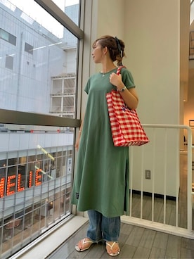 「MILKFED.（ミルクフェド）のアイテム（トートバッグ）」を使った、MILKFED.STAFFさん（レディース・164cm）の夏コーディネート