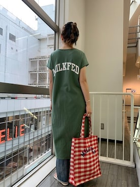 「MILKFED.（ミルクフェド）のアイテム（トートバッグ）」を使った、MILKFED.STAFFさん（レディース・164cm）の夏コーディネート