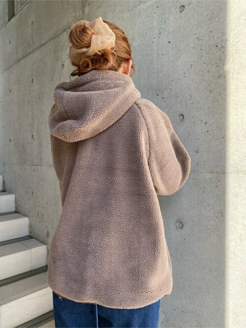 「ジャケット、シンプル、休日スタイル、MILKFED.、ボアジャケット、カジュアルコーデ、ママコーデ」｜「MILKFED.のBOA SHORT  HOODED  JACKET（その他アウター、ブラウン系）」を使った、MILKFED.STAFFさん（レディース・164cm）の冬コーディネートの1枚目の写真