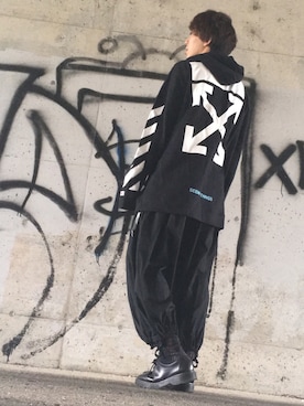 「OFF-WHITE」｜「アイテム（スラックス）」を使った、やんさん（メンズ・182cm）の秋コーディネート