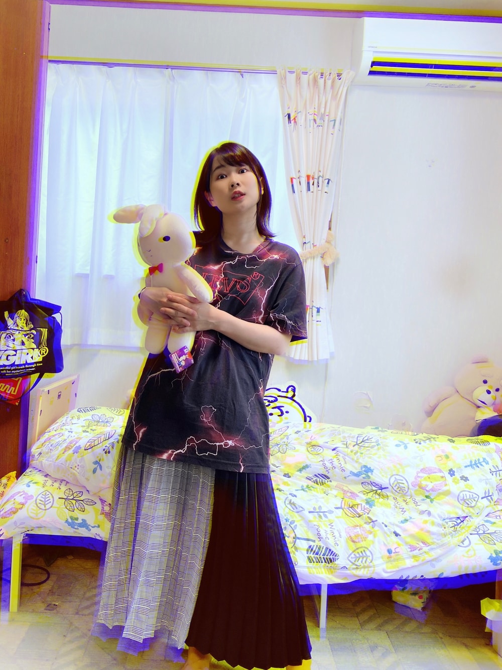 「クレヨンしんちゃん、ビッグシルエット、夏だ！Tシャツ着よう！、stranger things、村瀬紗英、ストレンジャーシングス、闇、ブラック」｜「Levi'sのLEVI’S(R) × Stranger Things / STRANGE BATWING TEE（Tシャツ/カットソー、ブラック系）」を使った、R！さん（レディース・157cm）の夏コーディネートの1枚目の写真