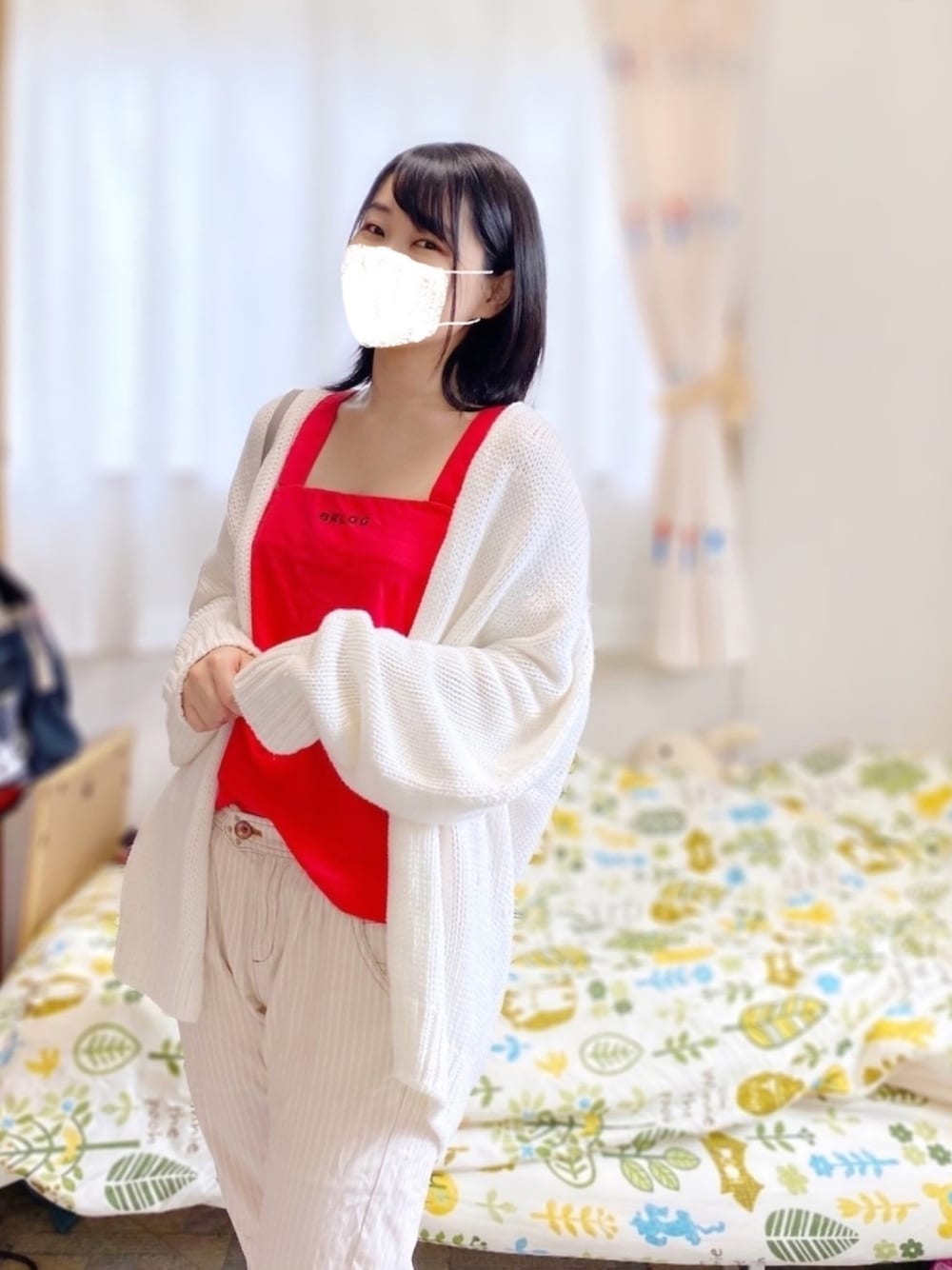 「ホワイト、白、赤×白、シンプル、きれいめカジュアル、原色、原色コーデ」｜「A part byのニットカーディガン（カーディガン/ボレロ、ホワイト系）」を使った、R！さん（レディース・157cm）の夏コーディネートの1枚目の写真