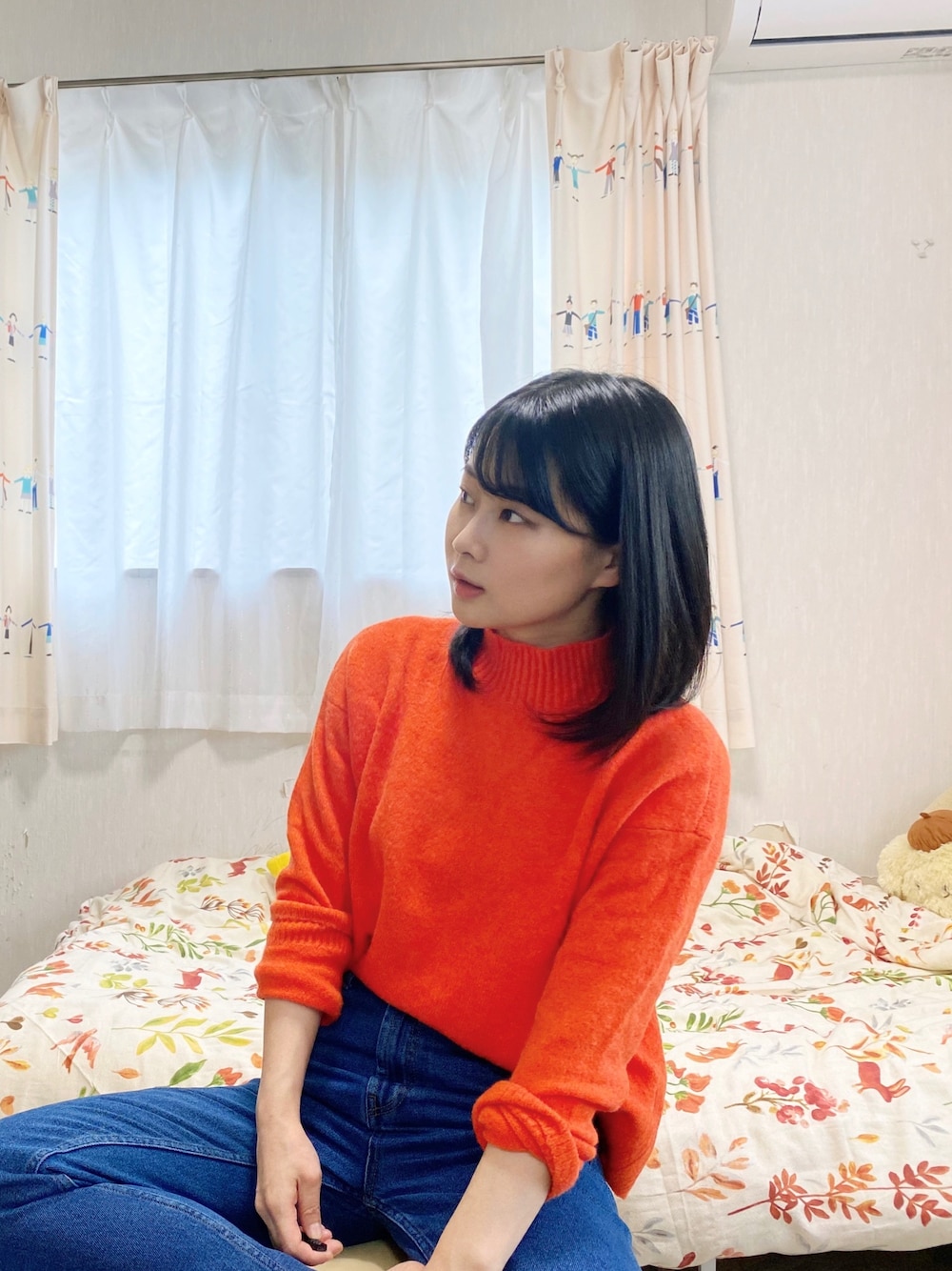 「秋のマイ旬スタイル、原色、パンツスタイル、秋コーデ、シンプル、オレンジ、オレンジニット」｜「UNIQLOのスフレヤーンモックネックセーター（長袖）セットアップ可能（ニット/セーター、オレンジ系）」を使った、R！さん（レディース・157cm）の秋コーディネートの1枚目の写真