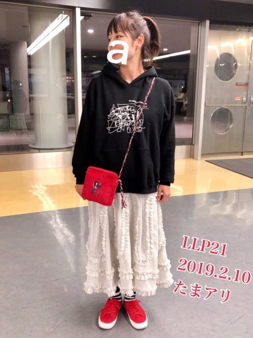「aikoジャンキー、aikoグッズ、aikoライブ、ポニーテール、パーカー、黒×白、ドット柄、赤スニーカー、ライブコーデ、ハンドメイド」｜「AIKOのアイテム（パーカー、ブラック系）」を使った、コダさん（レディース・154cm）の冬コーディネートの1枚目の写真
