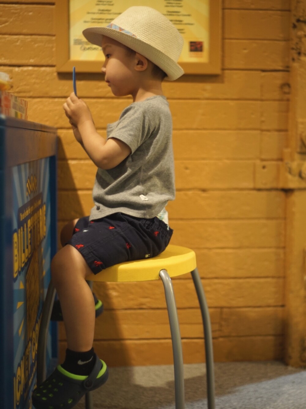 「kids、summer、babygap、NIKE、casual」｜「babyGAPのアイテム（Tシャツ/カットソー、グレー系）」を使った、jjeeさん（キッズ・31cm）の春コーディネートの1枚目の写真
