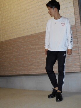 「FREAK'S STORE（フリークスストア）のWEB限定 Guess×FREAK'S STORE/ゲス 別注スーパービッグ ロゴ ロングスリーブTシャツ（Tシャツ/カットソー、ホワイト系）」を使った、Ｕ字さん（メンズ・178cm）の秋コーディネート