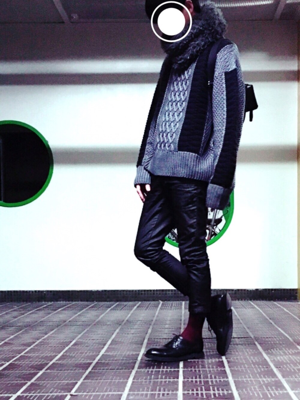 「きれいめカジュアル、オールグレー、グレー、ニット、スラックス、GRAYHOUND、COMME des GARCONS」｜「Lui'sのアイテム（ニット/セーター、グレー系）」を使った、ｳｴﾊﾗさん（メンズ・173cm）の冬コーディネートの1枚目の写真