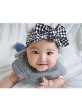 「アイテム（スタイ/よだれかけ、グレー系）」を使った、emma.iさん（キッズ・70cm）の秋コーディネート