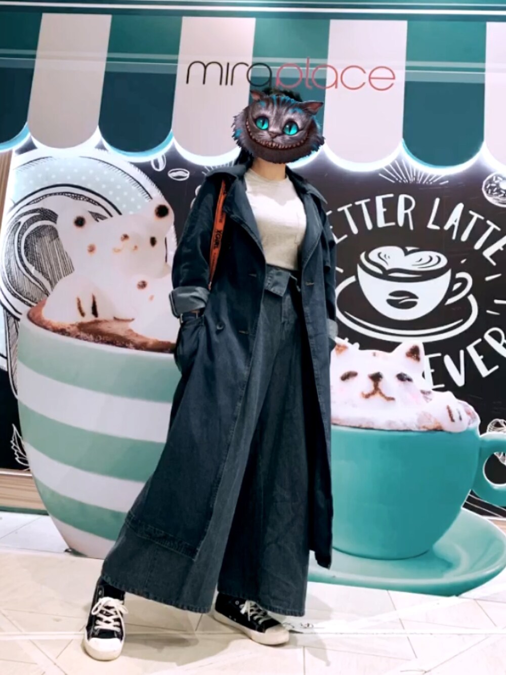 「ootd、休閒、街頭穿搭、164cm」｜「PULL&BEARのアイテム（トレンチコート、ブルー系）」を使った、Regina 💜さん（レディース・164cm）の冬コーディネートの1枚目の写真