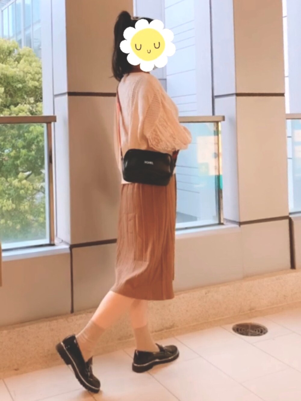 「ootd、164cm、街頭穿搭」｜「X-girlのアイテム（ショルダーバッグ、ブラック系）」を使った、Regina 💜さん（レディース・164cm）の春コーディネートの1枚目の写真