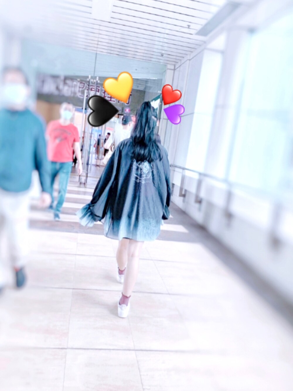 「ootd、国潮」｜「adidasのアイテム（スニーカー、ホワイト系）」を使った、Regina 💜さん（レディース・164cm）の春コーディネートの1枚目の写真