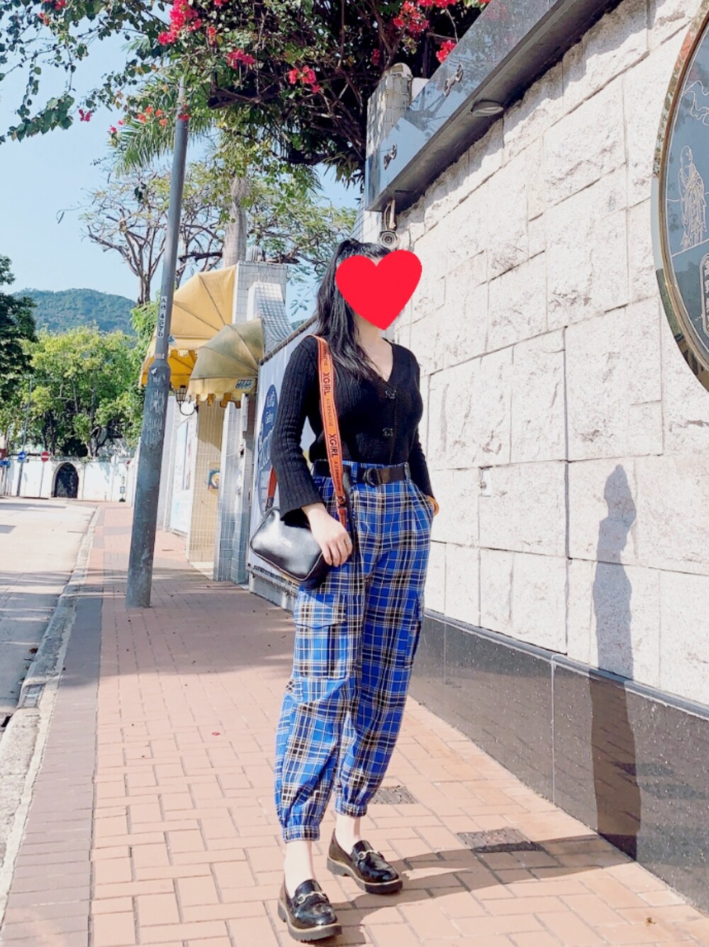 「ootd、街頭穿搭、164cm」｜「X-girlのアイテム（ショルダーバッグ、ブラック系）」を使った、Regina 💜さん（レディース・164cm）の春コーディネートの1枚目の写真