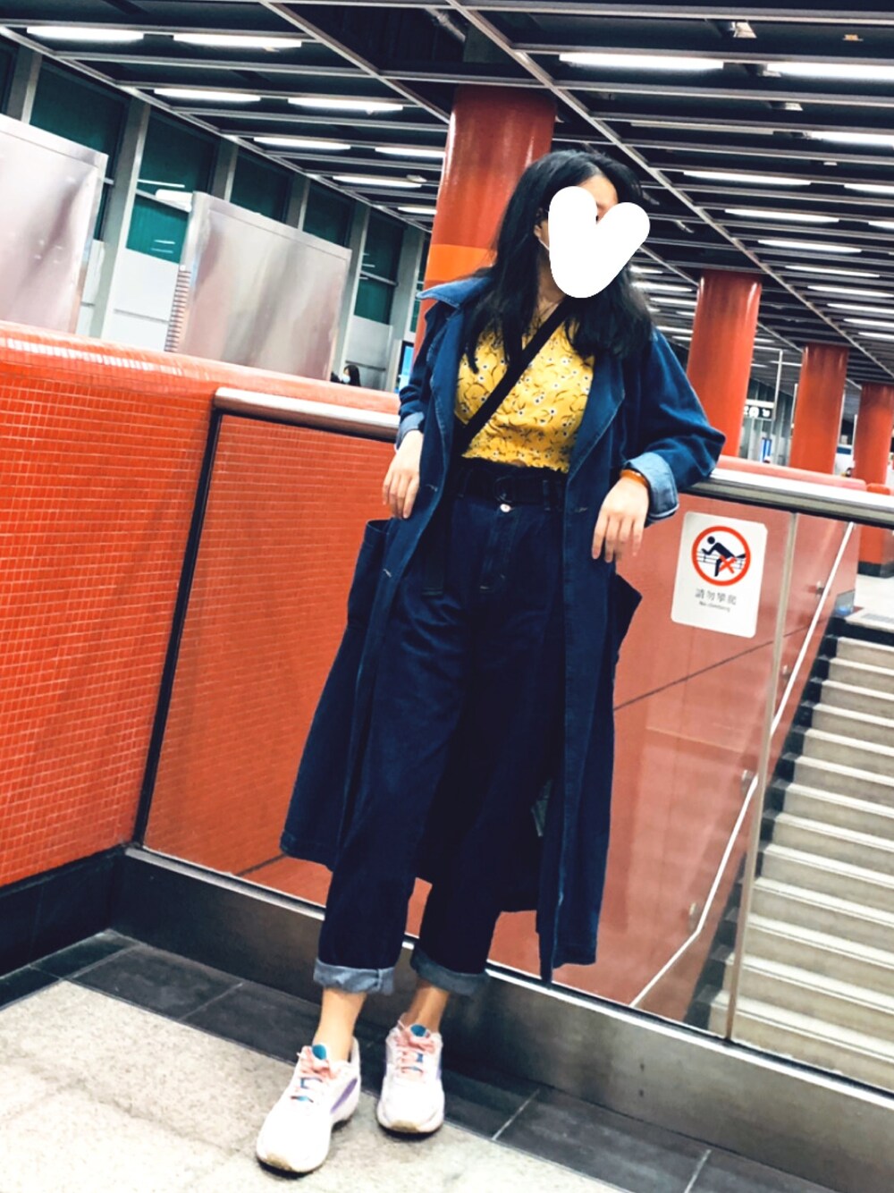 「ootd、街頭穿搭、164cm」｜「ZARAのアイテム（デニムパンツ、ブルー系）」を使った、Regina 💜さん（レディース・164cm）の春コーディネートの1枚目の写真