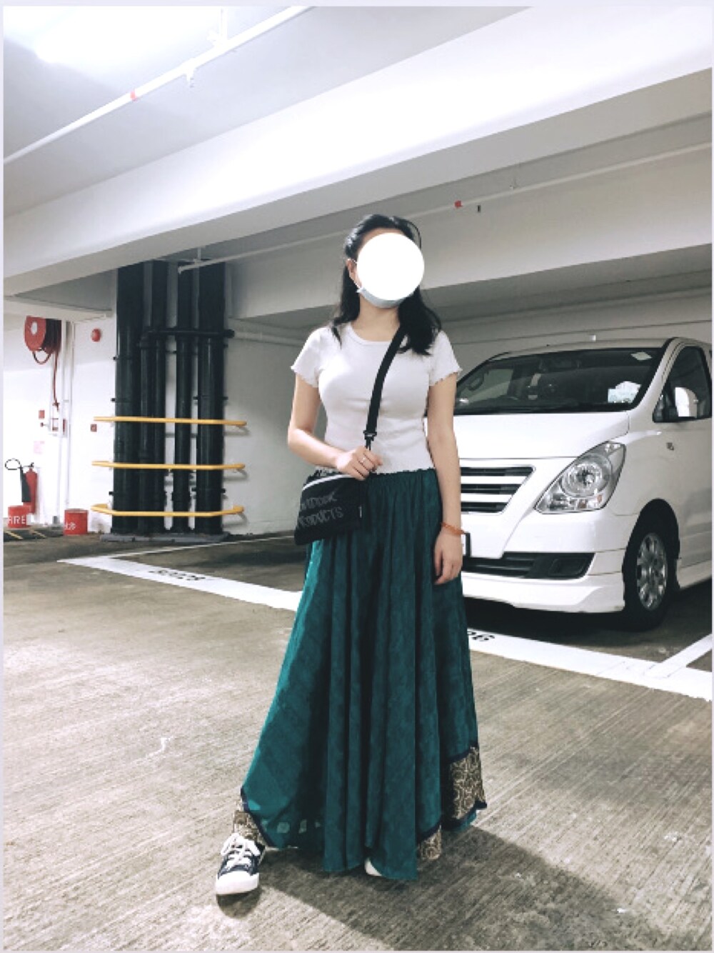 「164cm、ootd、街頭穿搭」｜「eight sixtyのアイテム（Tシャツ/カットソー、ホワイト系）」を使った、Regina 💜さん（レディース・164cm）の春コーディネートの1枚目の写真