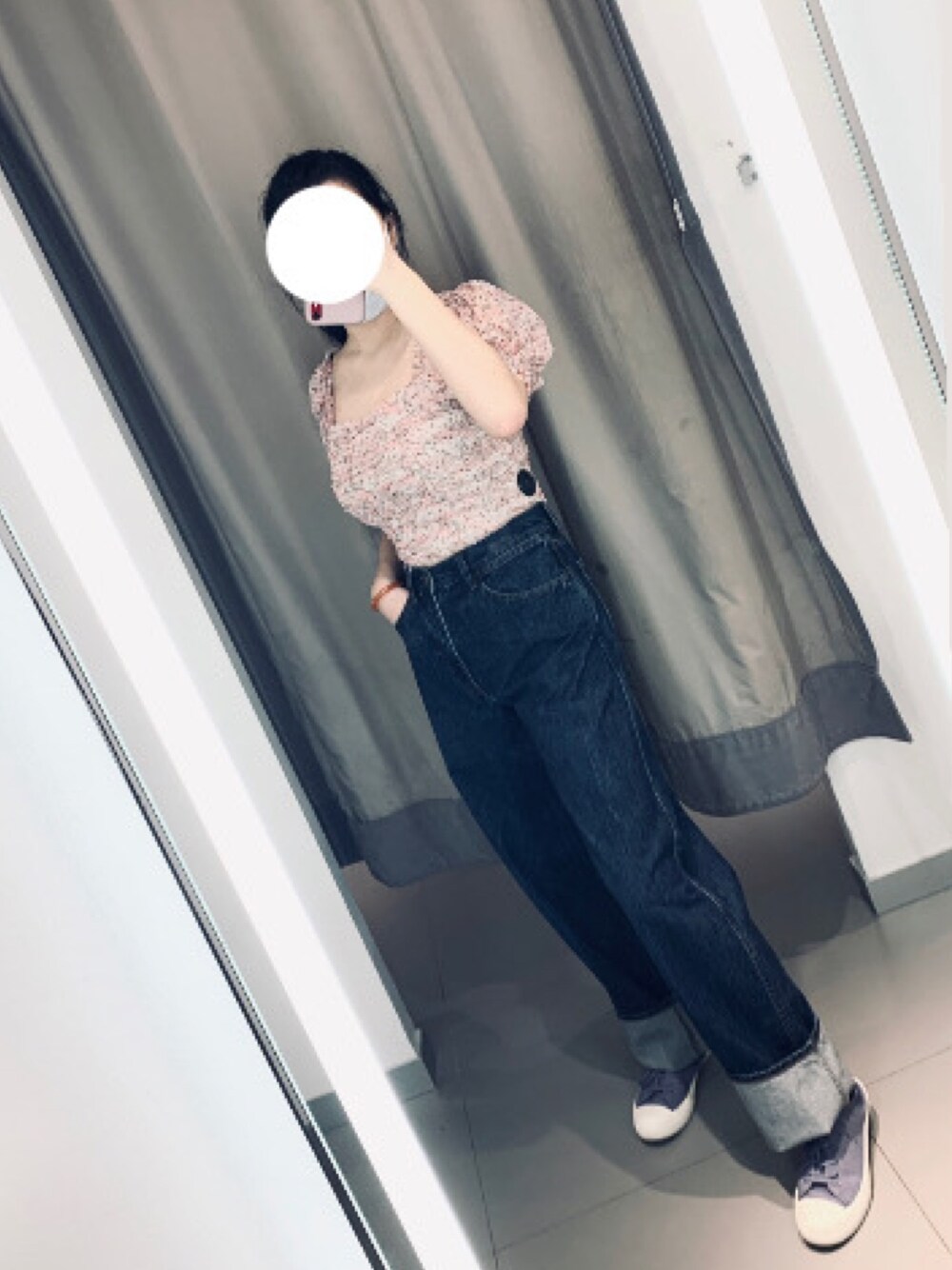 「ootd、164cm、cute look、cool look」｜「UNIQLOのアイテム（デニムパンツ、ブルー系）」を使った、Regina 💜さん（レディース・164cm）の春コーディネートの1枚目の写真