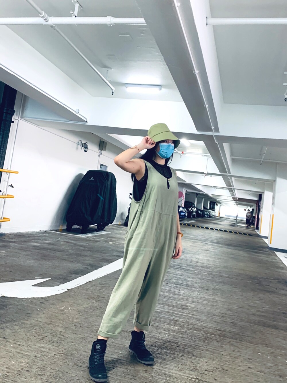 「ootd、夏、街頭穿搭、164cm、工裝褲」｜「GUのアイテム（カーディガン/ボレロ、ブラック系）」を使った、Regina 💜さん（レディース・164cm）の夏コーディネートの1枚目の写真